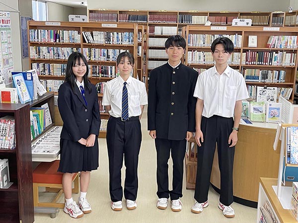山形東高等学校制服写真