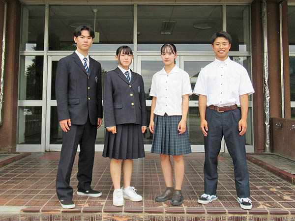 天童高等学校制服写真